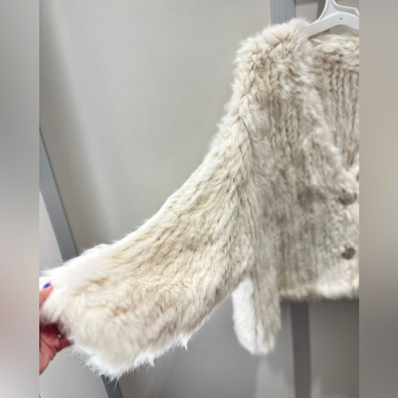 Women off-white color knitted fur Top/Cardigan oversize - Picture 2 of 8
